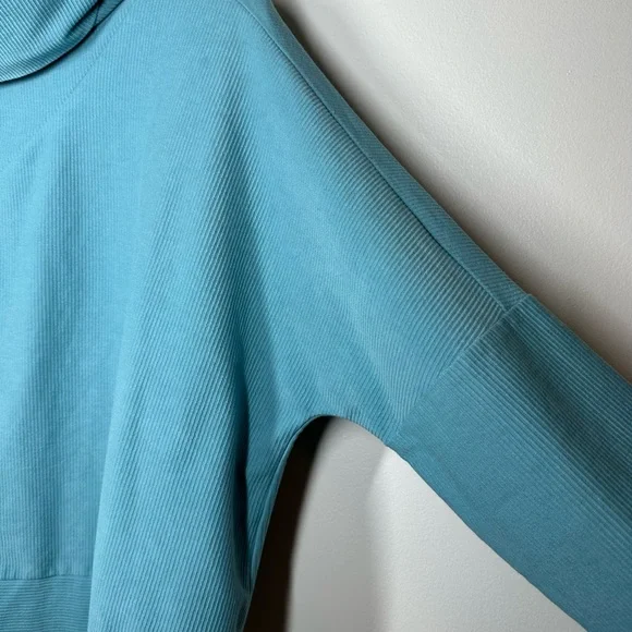 Tuckernuck Blue Ribbed Rollins Funnel Neck Sweater Medium - Picture 3 of 8